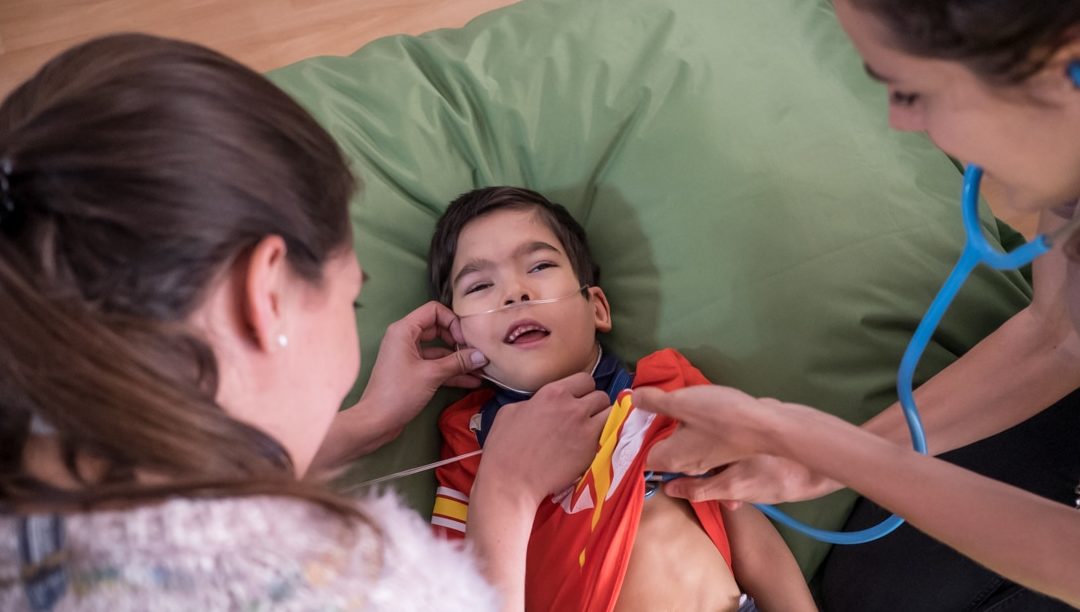 Metges de Catalunya posa de nou el punt de mira en els problemes dels pediatres en un discurs demagògic posant en dubte la vàlua i professionalitat de les infermeres.